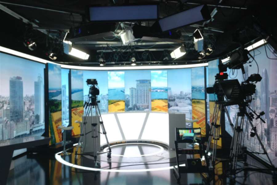 Rail system TV studio